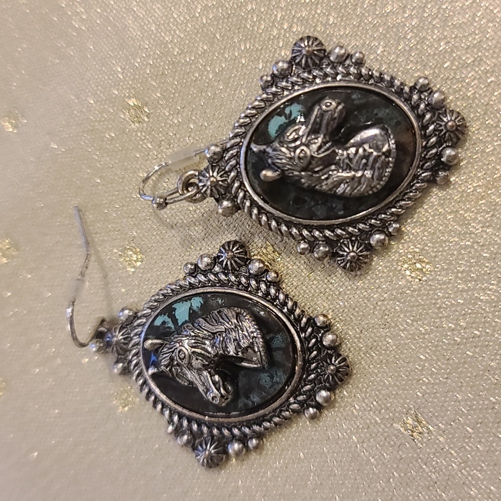 HORSE Medallion Dangle Silvertone Earring NWT
